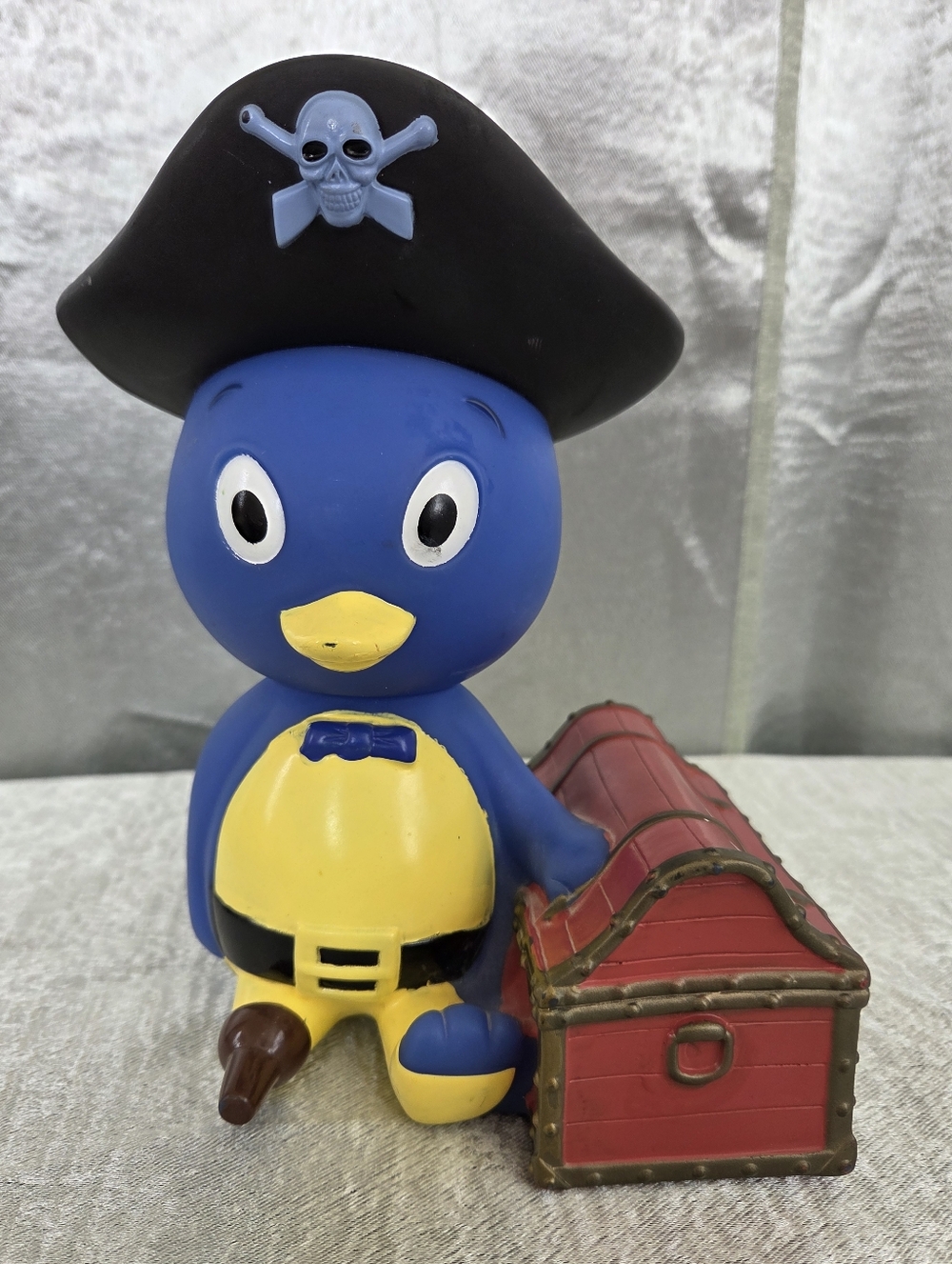The Backyardigans Pablo Penguin Pirate 2006 Kids Bank with Sounds - Rare